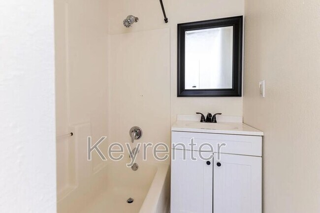 Foto del edificio - 318 E Emerald Ave