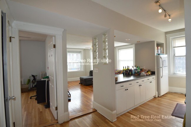 Foto del edificio - 83 Glenville Ave