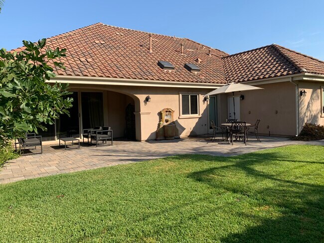 Backyard patio - 1532 Bluff Pl