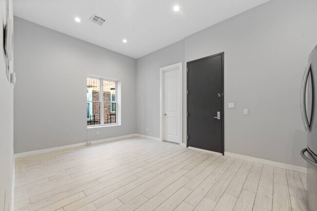 Foto del edificio - 560 Riverdale Ave