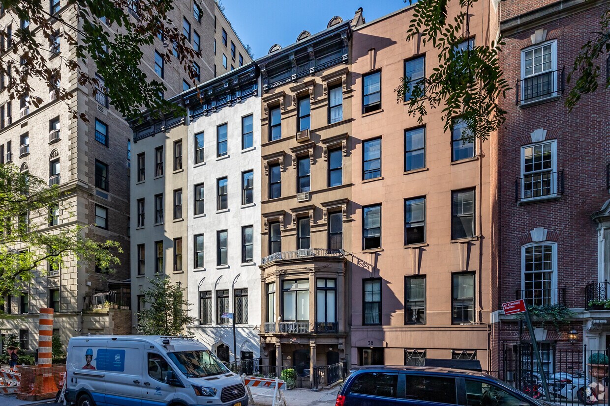 Primary Photo - 40 E 75th St
