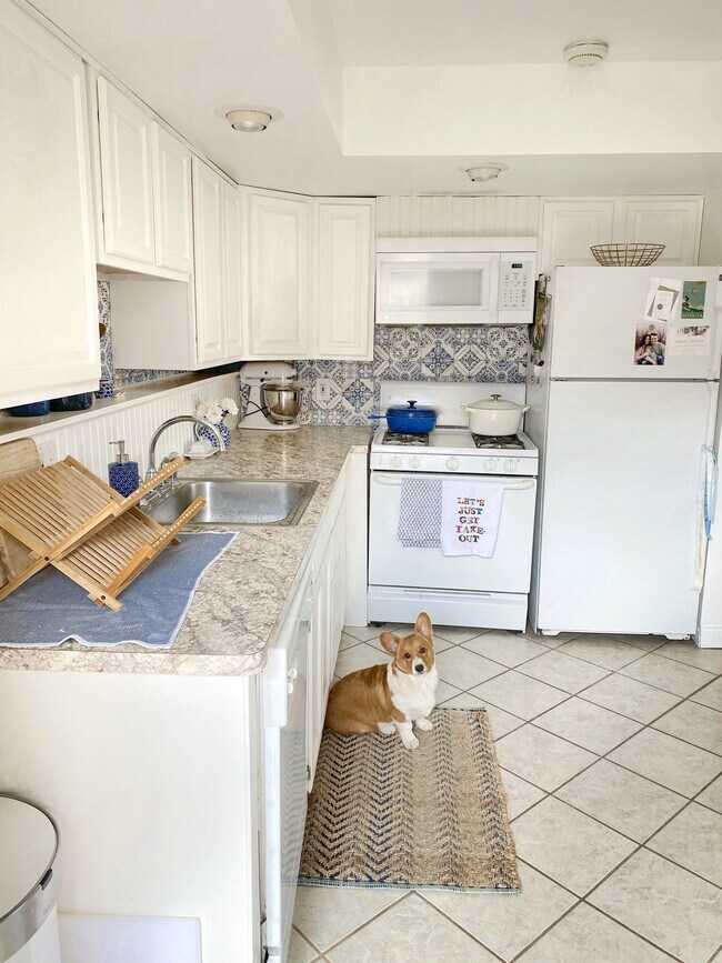 Foto del edificio - 820 Bourdeaux Dr