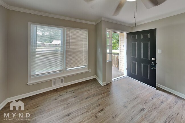 Foto del edificio - 6345 Oakview Ln