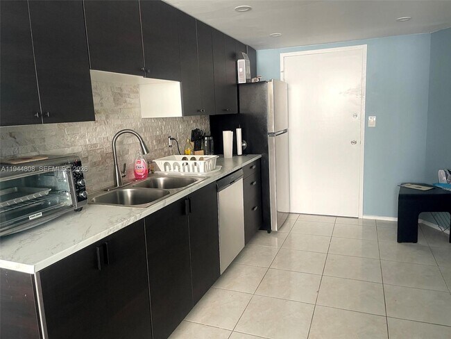 Foto del edificio - 1351 NE Miami Gardens Dr