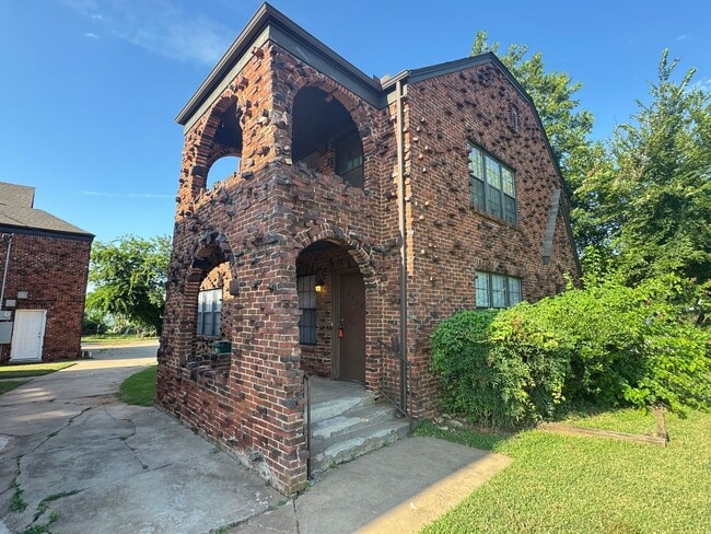 Building Photo - Historic 1 Bed/1 Bath with Bonus Room Dupl...