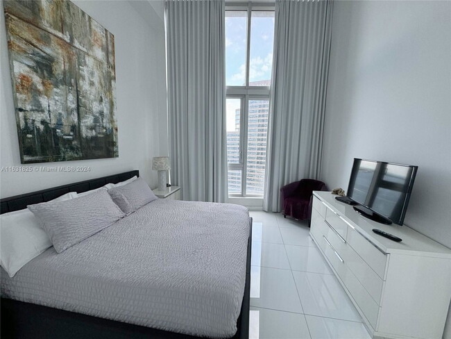Building Photo - 485 Brickell Ave