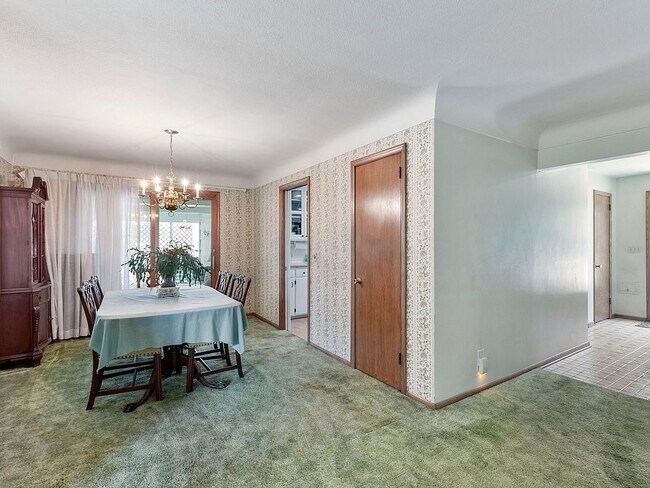 Foto del edificio - 6004 Birchcrest Dr