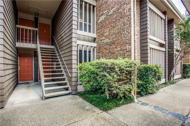 Building Photo - 5132 Amesbury Drive Unit#204, Dallas, Texa...
