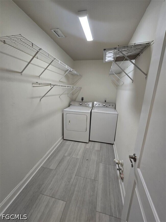 Foto del edificio - 3027 SW 23rd Ave