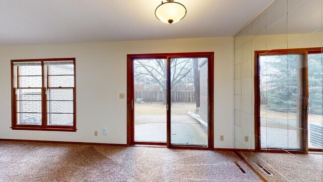 Foto del edificio - AVAILABLE NOW!  North Ames Townhome