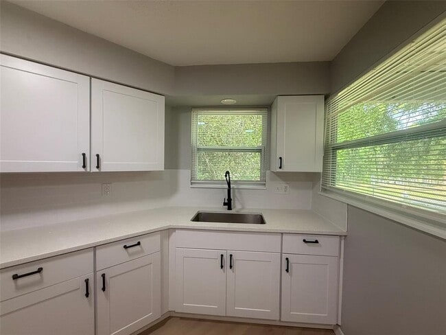 Foto del edificio - 3664 Meriden Ave