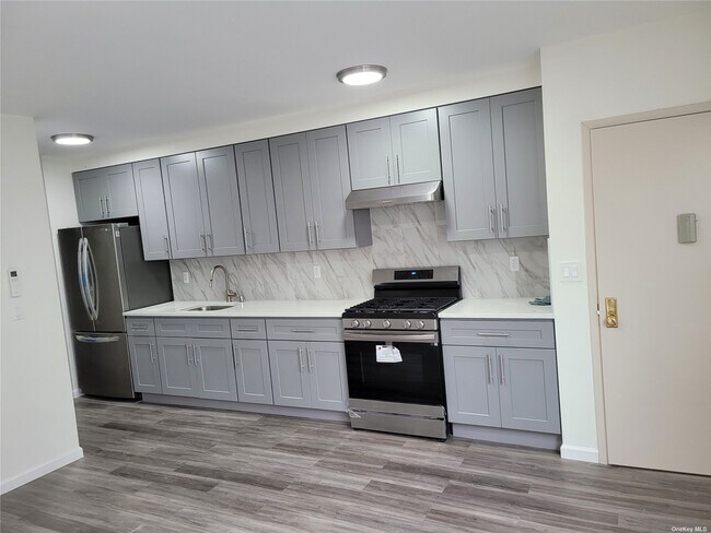 Building Photo - 59-57-59-56 56th Ave