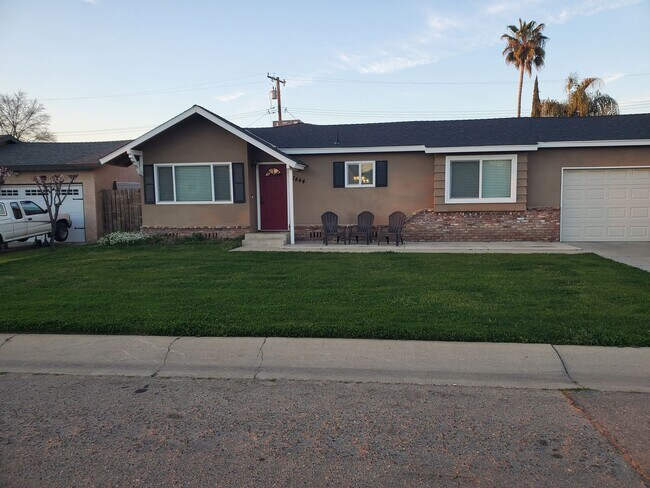 Foto del edificio - 1444 W Beaumont Ave