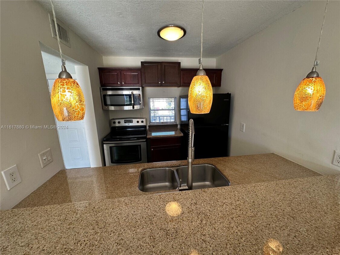 Primary Photo - 8610 N Sherman Cir