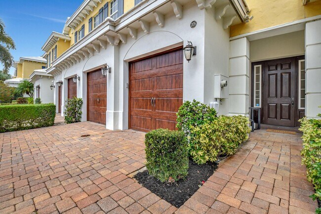 Building Photo - 205 Mariner Ct
