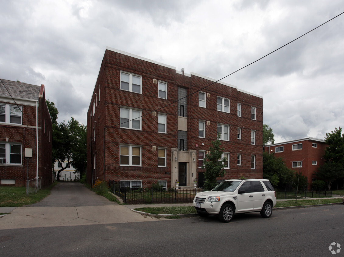 Primary Photo - Brentwood Square Condominiums