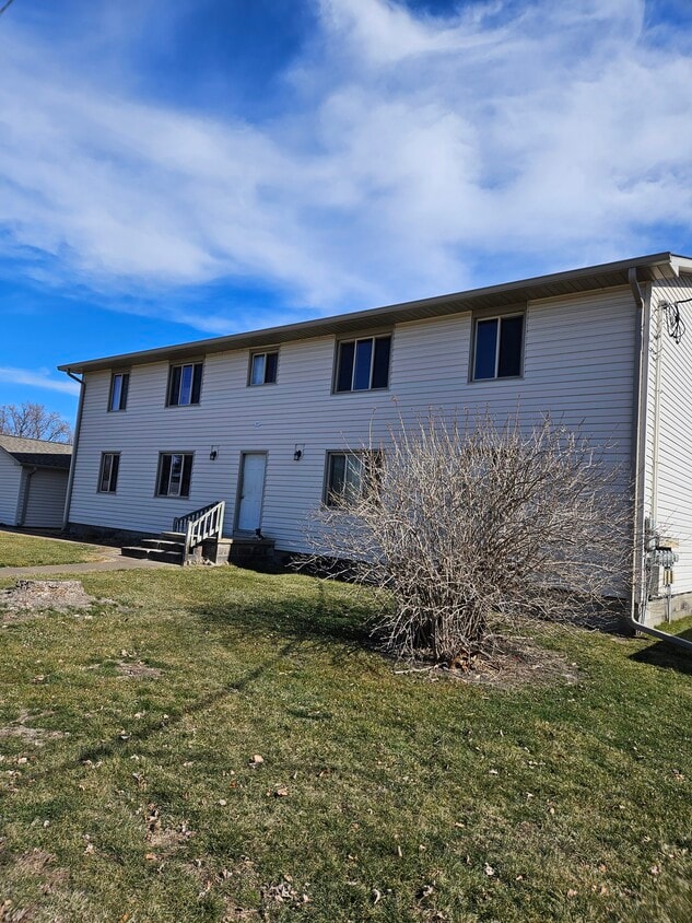 711 E 7th St Unit 4, North Bend, NE 68649 Apartments in North Bend
