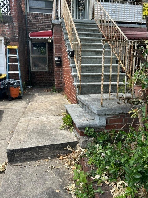 Foto principal - 2076 E 67th St