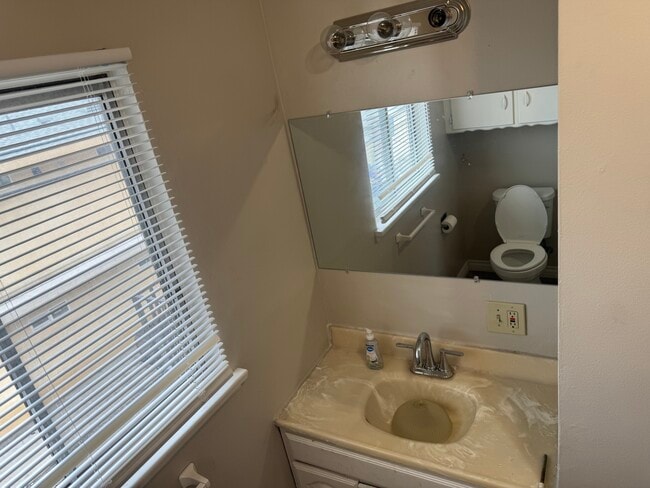 Foto del edificio - 2227 W Beverly Blvd