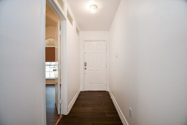 Foto del edificio - 9039 Martin Heights Dr