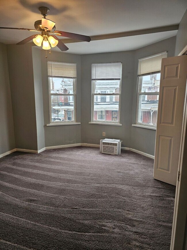 Foto del edificio - 5449 Pine St.