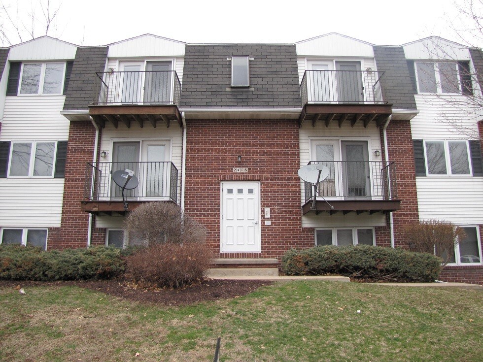 2416 E 50th St Unit 1, Davenport, IA 52807 Apartment for Rent in