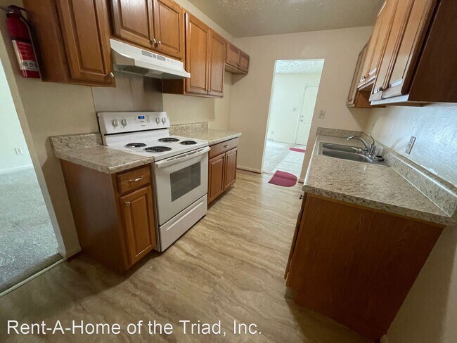 Building Photo - 3 br, 2 bath House - 817 Douglas Street