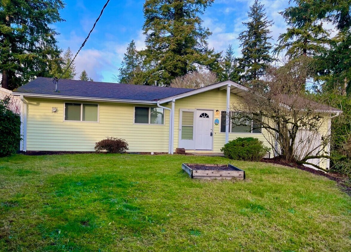 Primary Photo - Pet Friendly Classic 3 Bed 1 Bath Bungalow...