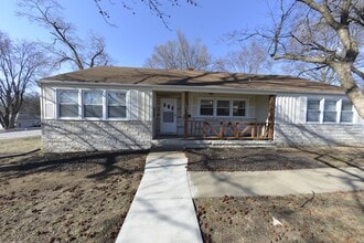 Building Photo - 1005 Hawthorn Ave