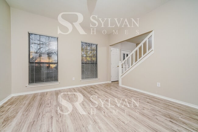 Foto del edificio - Prepare to be impressed by this 3 bedroom, 2.5 bathroom home