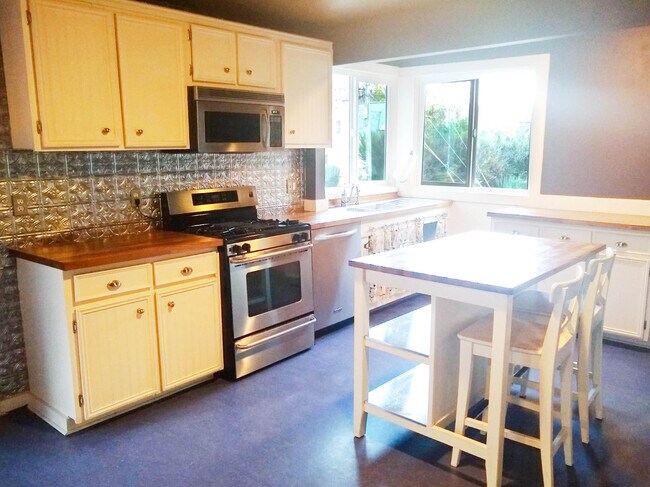 Beautiful kitchen with stainless steel appliances! - 69 NE Fremont St