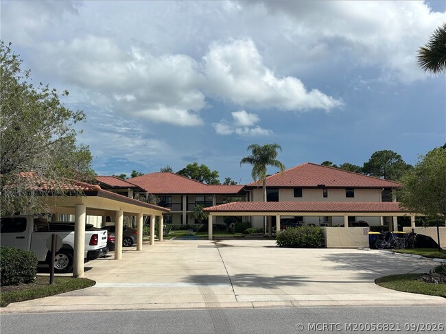 Building Photo - 360 SW South River Dr