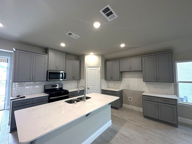 Foto del edificio - LAGOON Community, like new house.