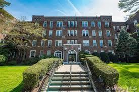 Building Photo - 180 Hilton Ave