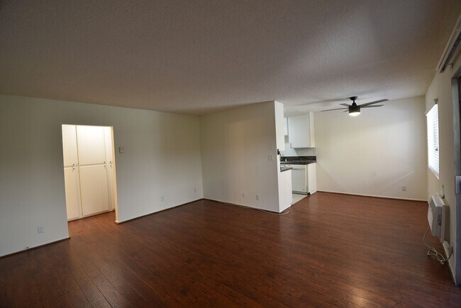 Foto del edificio - 6115 Whitsett Ave