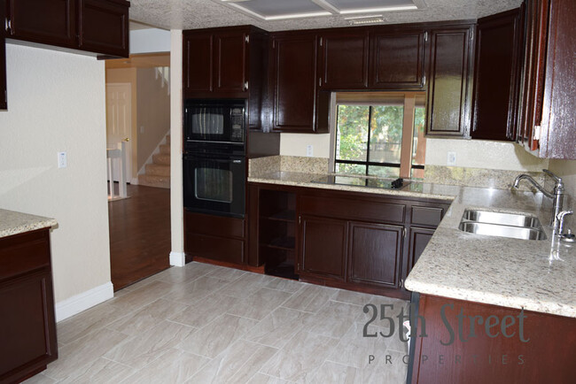 Building Photo - 5428 Ventana Pl