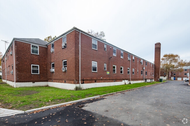 Building Photo - Glen Oaks Village