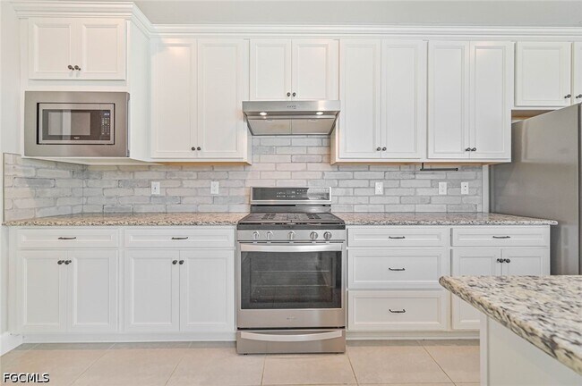 Foto del edificio - 42218 Edgewater Dr