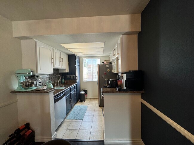 Building Photo - 10960 Bluffside Dr