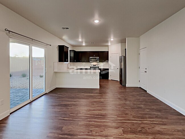 Foto del edificio - 711 Terrain Star Ave