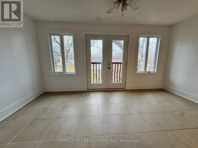 Photo du bâtiment - 1077 Bathurst St