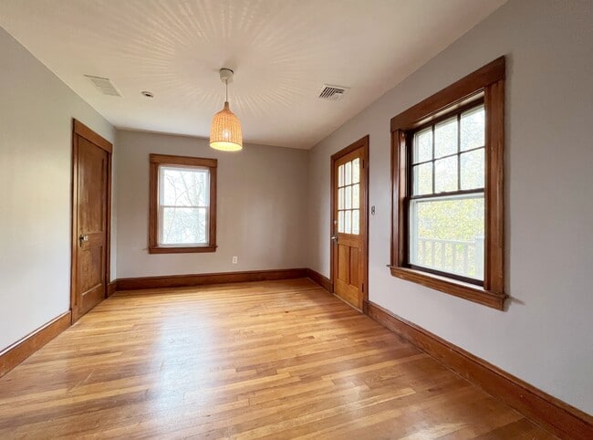 Building Photo - 87 Walnut St