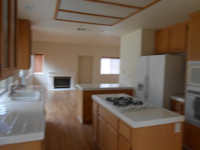 Building Photo - 10471 Mammoth St