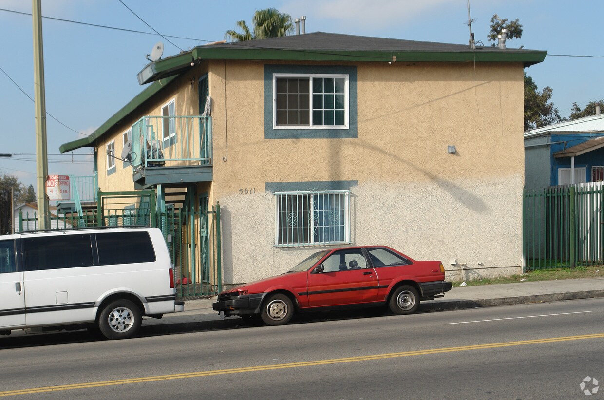Primary Photo - 5611 Main St