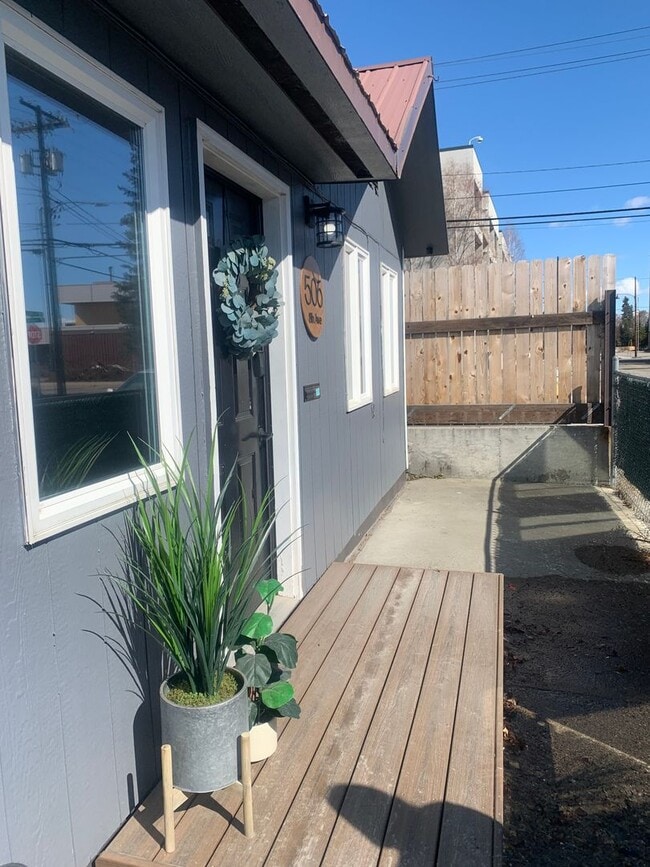 Building Photo - Cute 1 Bedroom 1 Bathroom House - Pet Frie...
