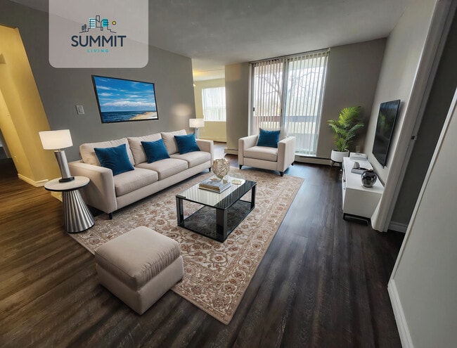 Building Photo - 700 Horizon