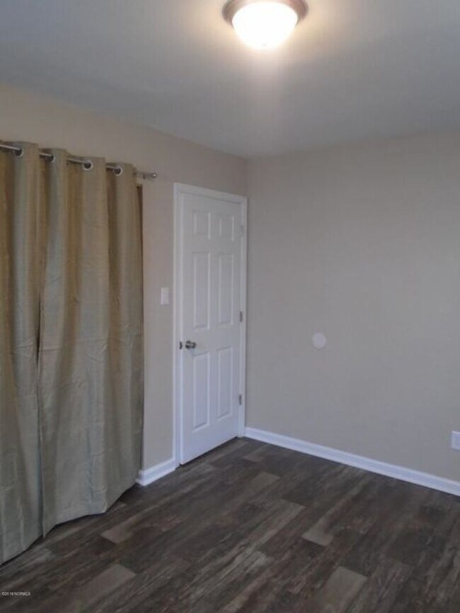 Foto del edificio - Cute 2 bedroom, 1 bathroom duplex that is ...