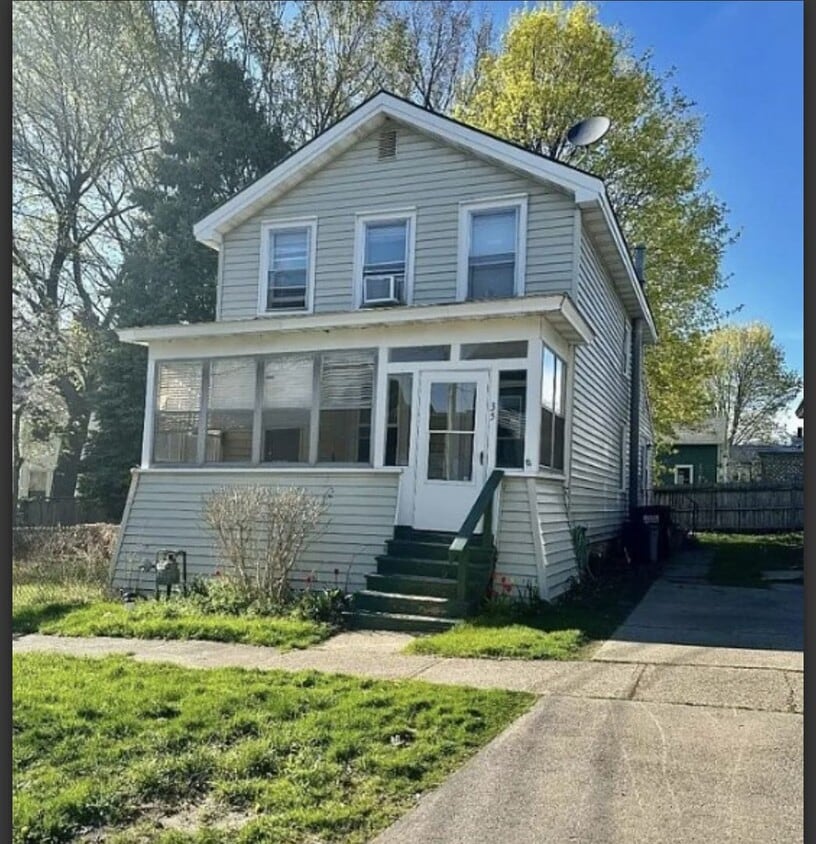 Primary Photo - 35 Lawrence St