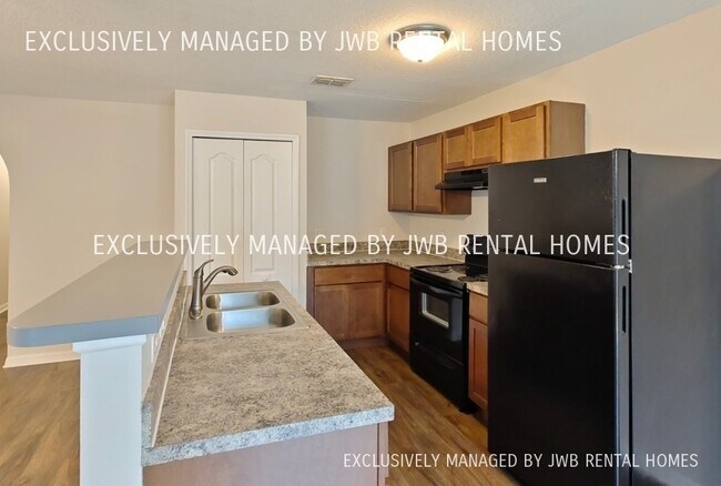 Building Photo - 8228 Halls Hammock Ct