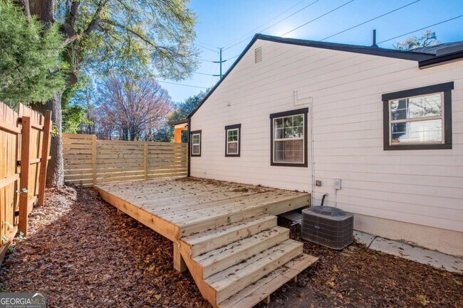 Building Photo - 1810 Dresden Dr NE